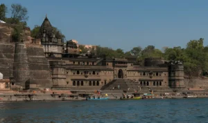 Bhopal To Maheshwar Taxi service by Mahakal Tour and Travels