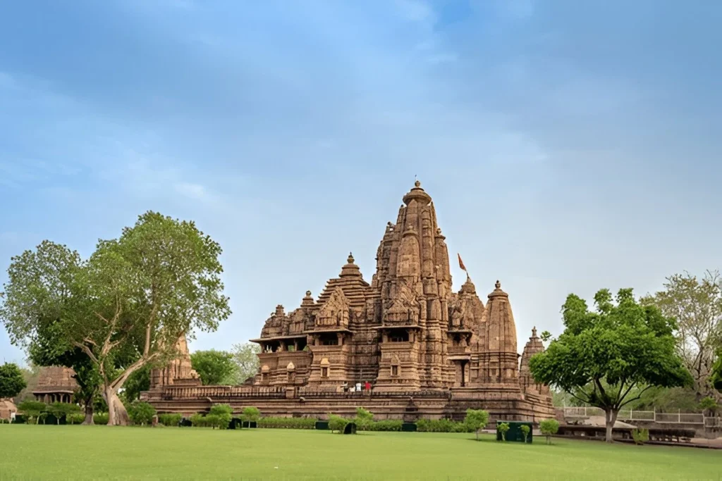 Bhopal To Khajuraho Taxi Service by Mahakal Tour and Travels